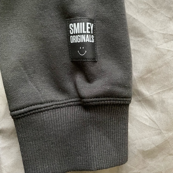 H&M x SMILEY. Hoodie - Picture 4 of 5